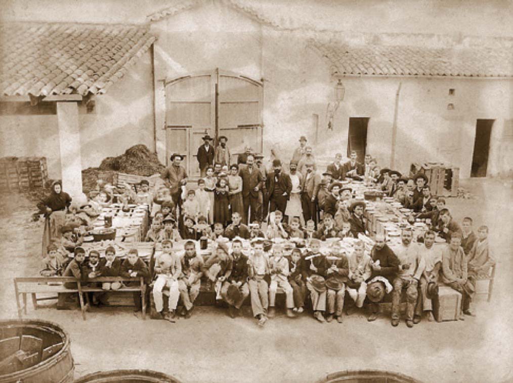 historia-vidrio-soplado-trabajadores-fabrica-gordiola